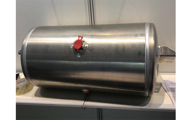 储气罐端盖焊接的多机器人协同焊接工作站